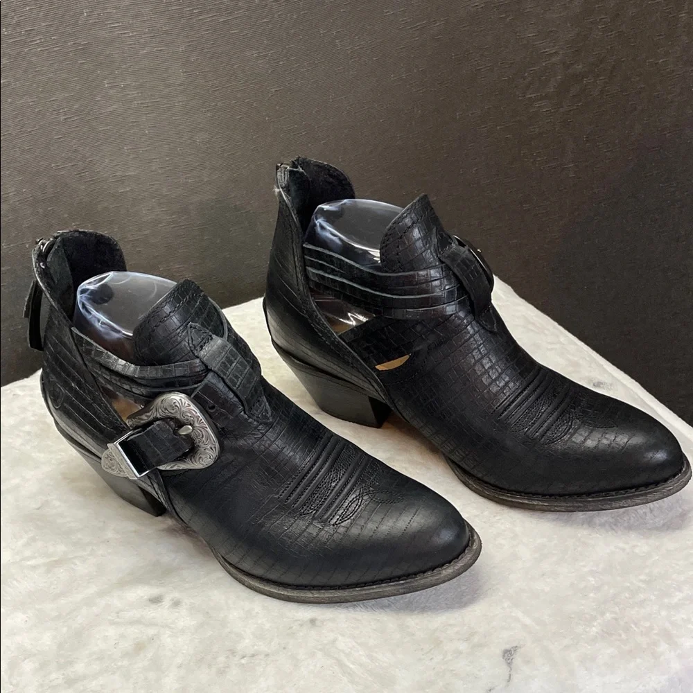 Ariat Black leather western Textured Ankle Boots with Silver‎ Buckle